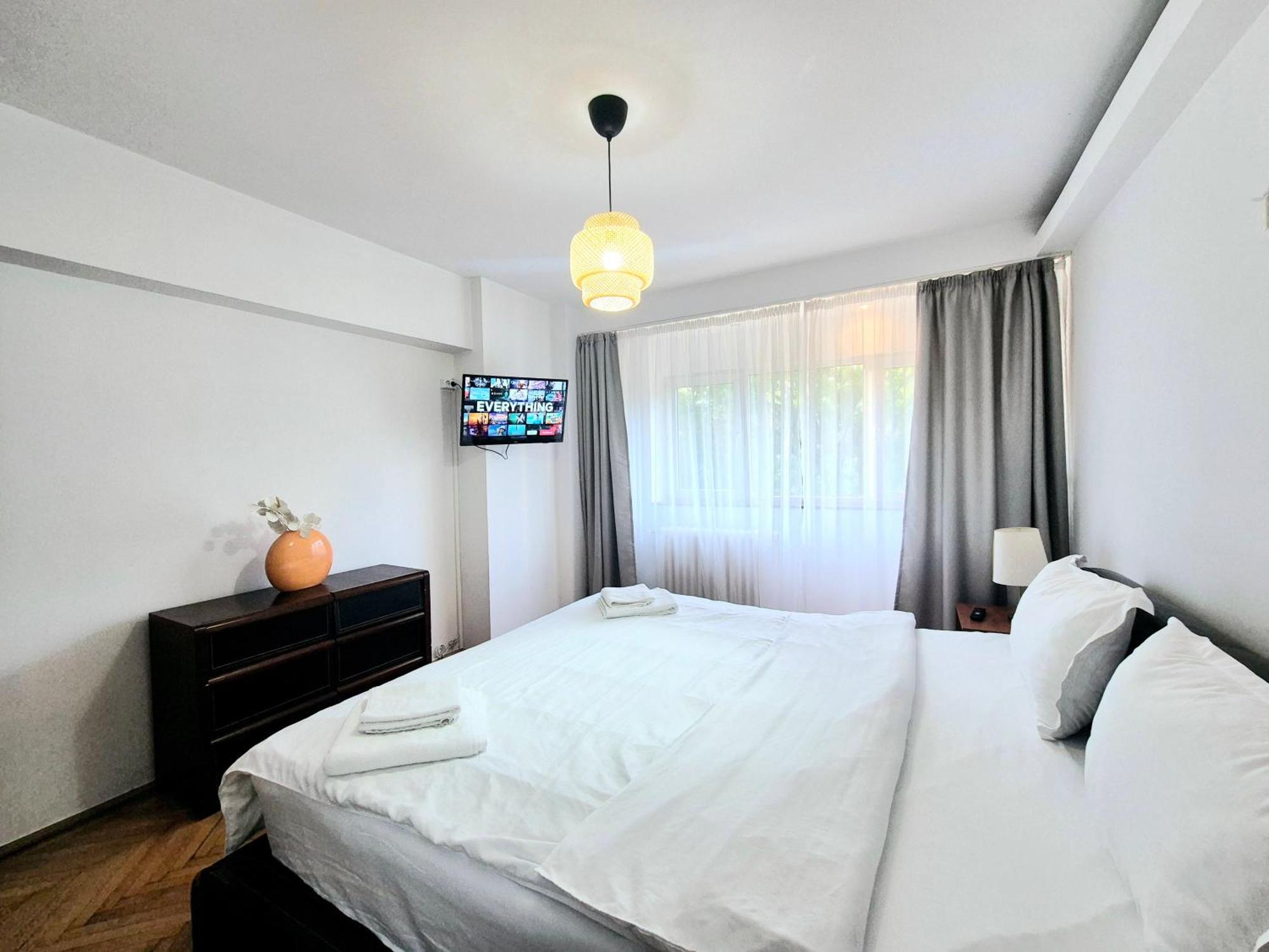 Tranquil Unirii Residence - Elegant & Spacious Living With Parking Steps From Parliament Bucharest Exterior photo
